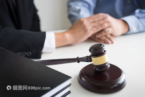 法官向律师事务所提供背景法律概念服务方面的法律咨询意见